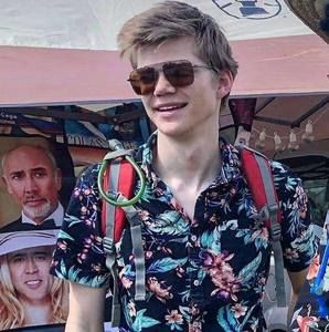 Meet your Posher, Cory